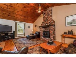 9 Parker Rd, Brookline, NH 03033-2009