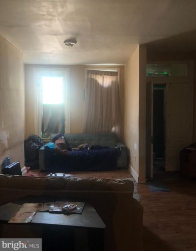 218 Manheim St, Philadelphia, PA 19144-4157