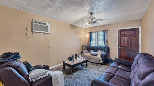 4246 Seabrook Dr, San Antonio, TX 78219-3919