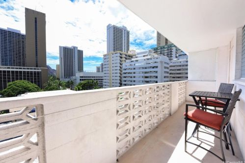 2442 Kuhio Ave, Honolulu HI  96815-3335 exterior