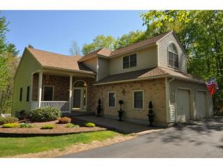 75 Ginger Dr, Goffstown, NH 03045-2939