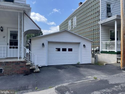 17 Pike St, Primrose, PA 17901-8619