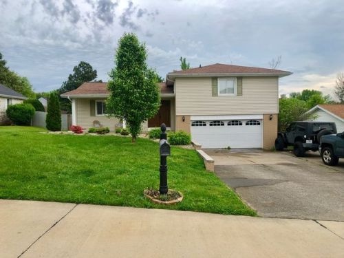 21 Peachtree Pl, Harrisburg, IL 62946-3036