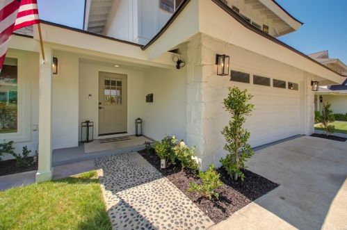 6372 Heil Ave, Huntington Beach CA  92647-4232 exterior