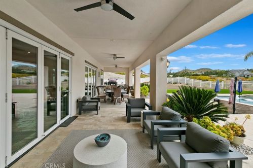 16105 Mariposa Ave, Riverside CA  92504 exterior