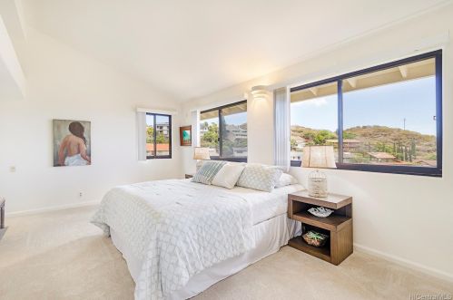 1051 Kamookoa Pl, Honolulu HI  96825-1317 exterior