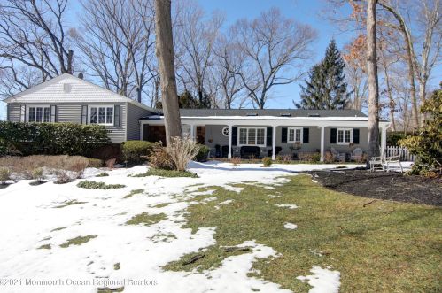 9 Fox Hill Rd, Middletown, NJ 07748-2911