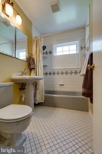 5408 Juliet St, Springfield VA  22151-2615 exterior