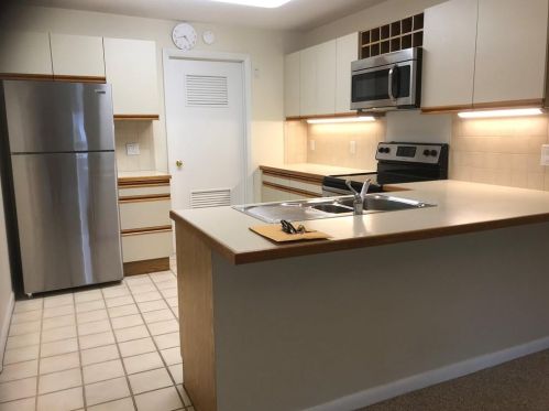 898 Halifax Dr, Warwick RI  02886-1709 exterior