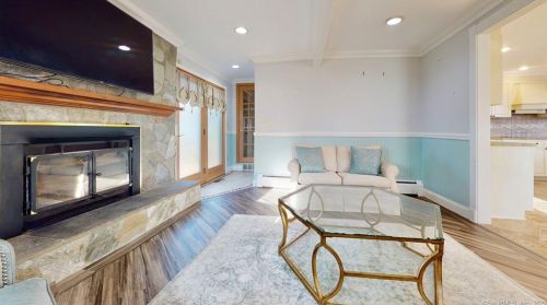 12 Tower St, Milford, CT 06460-3213