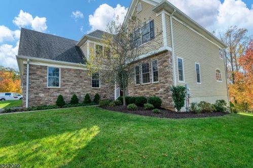 63 Fredericks St, Town Center, NJ 07052-6614