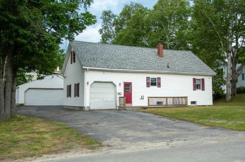 106 New York St, Millinocket, ME 04462-2339
