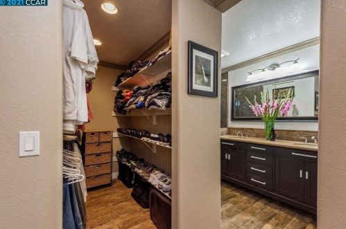 3144 Santa Paula Dr, Concord CA  94518-2821 exterior