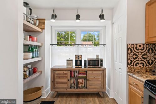 6431 Franconia Ct, Springfield VA  22150-1204 exterior