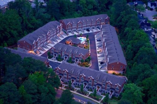 2912 Hermance Dr, Atlanta GA  30319-2704 exterior