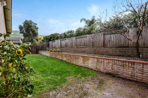 2174 Lacey Dr, Milpitas CA 95035-6122 exterior