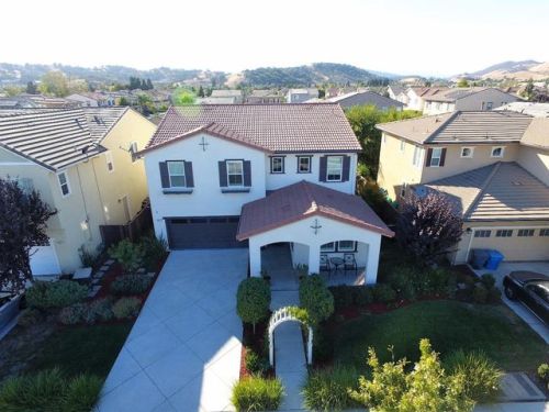 9511 Rodeo Dr, Gilroy, CA 95020-8148