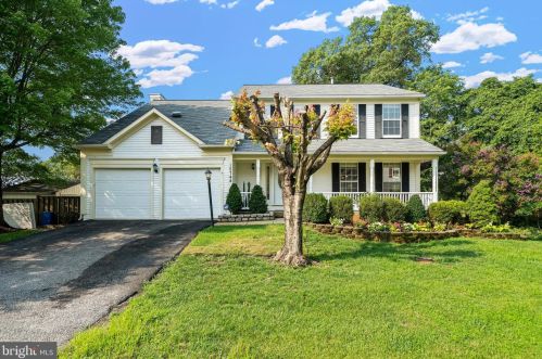 15744 Beau Ridge Dr, Woodbridge, VA 22193-1028