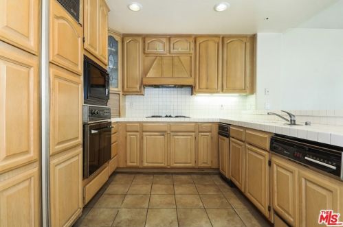 889 Calle Amable, Glendale CA  91208-3058 exterior