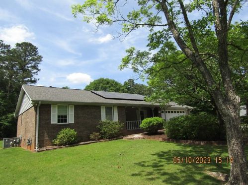 50 Fair Oaks Dr, Conyers, GA 30094-3212
