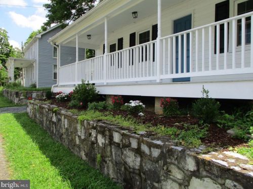 29 Greenway Ave, Boyce, VA 22620-9730