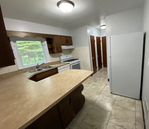 285 Jefferson Ave, Pingree Grove IL  60140-7646 exterior