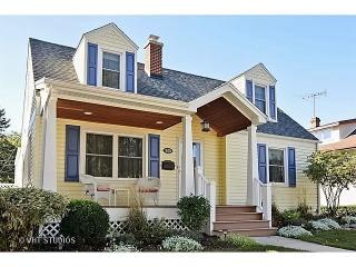 638 Spring Rd, Elmhurst, IL 60126-4225