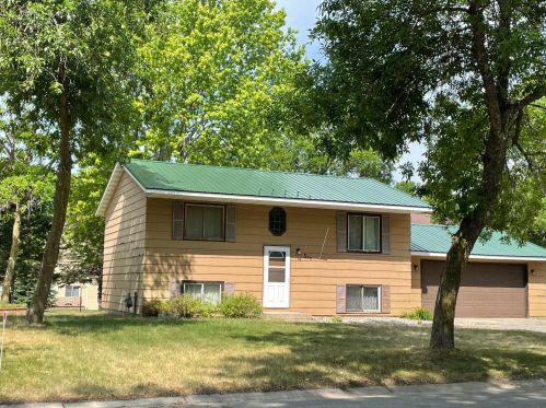 500 33rd St, Willmar, MN 56201-2245