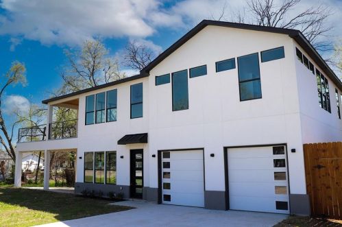 1828 Canada Dr, Dallas, TX 75212-1843