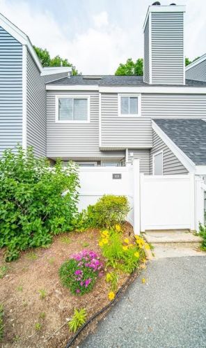 111 Country Pl, Huntington CT  06484-3875 exterior