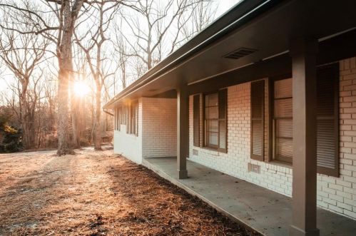 5651 Brady Dr, Stone Mountain, GA 30087-3010