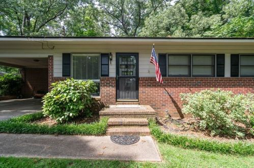 3053 Scenic Dr, Gainesville, GA 30506-1827