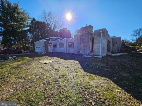 3030 Livingston St, Allentown, PA 18104-3550