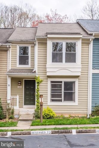 1604 Oak Spring Way, Herndon VA  20190-4915 exterior