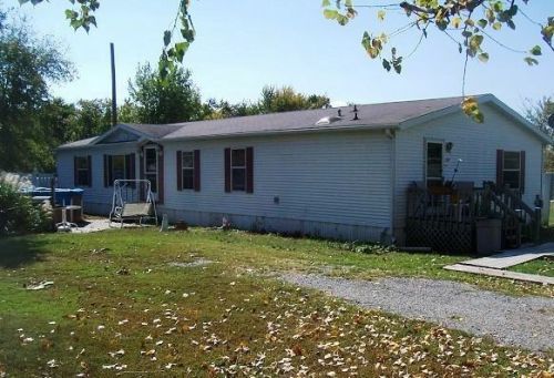 167 9th St, Tecumseh, NE 68450-2102