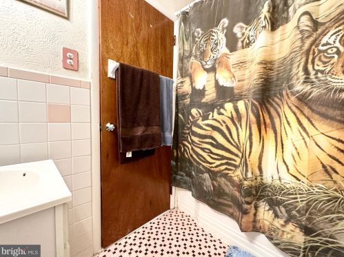 1113 Hunting Park Ave, Philadelphia PA 19140-2830 exterior