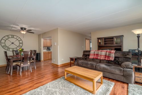 104 Bailey Rd, Naperville, IL 60565-1409