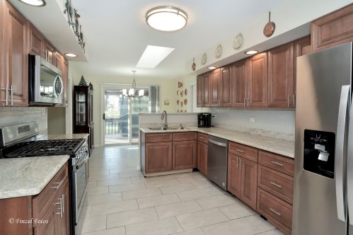 591 Sharon Dr, Bull Valley, IL 60098-3000