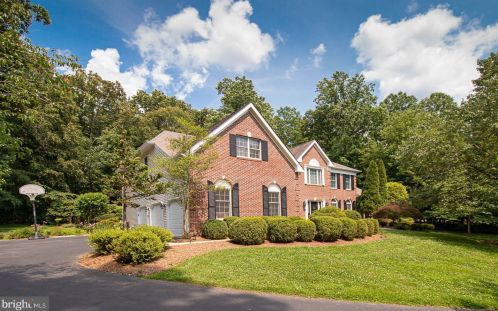 12000 Rose Hall Dr, Clifton, VA 20124-2065