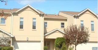68 Rio Vista Dr, Allendale, NJ 07401-1628
