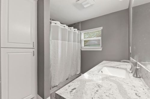 333 Woolridge Dr, Conroe TX  77301-6230 exterior