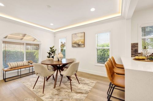 1755 Glenwood Rd, Glendale CA  91201-1543 exterior