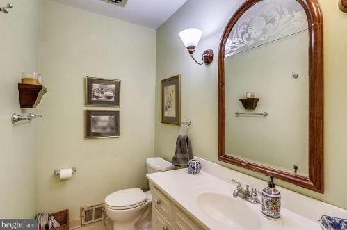 9527 Clement Rd, Silver Spring MD 20910-1643 exterior