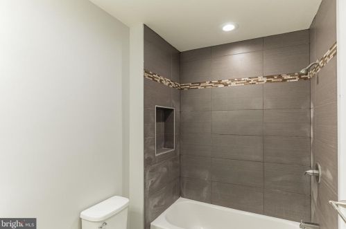 2033 4 St, Philadelphia PA 19122-1509 exterior