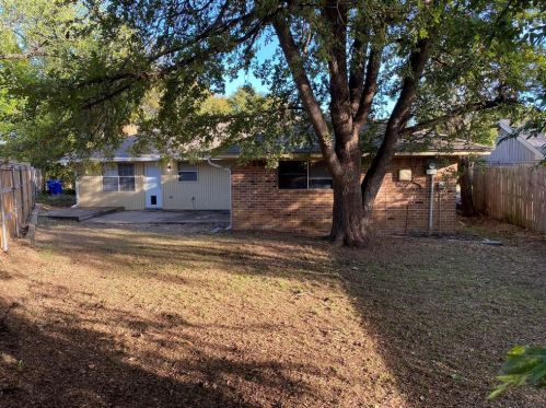 2119 Brentwood Ln, Carrollton TX  75006-1800 exterior