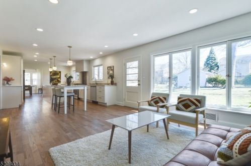 8 Suffolk Ave, Maplewood NJ  07040-1712 exterior