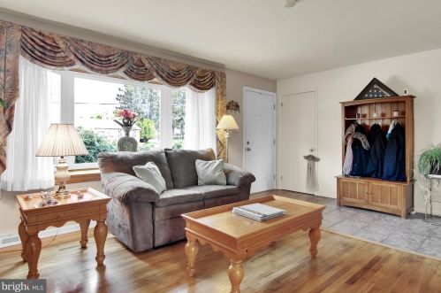 2409 Garrison Ave, Harrisburg, PA 17110-9402