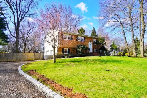23 Highpoint Dr, Edison, NJ 08820-2758