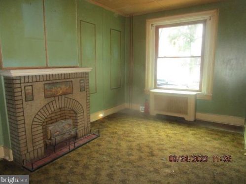 835 27th St, Philadelphia, PA 19130-1805
