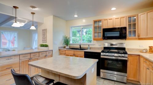 3077 Woolsey Pl, Honolulu HI  96822-1569 exterior